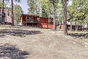 Cozy Cabin w/ Deck < 1 Mi to Midtown Ruidoso!