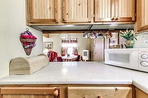 Cozy Cabin w/ Deck < 1 Mi to Midtown Ruidoso!