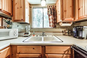 Cozy Cabin w/ Deck < 1 Mi to Midtown Ruidoso!