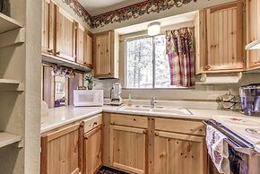 Cozy Cabin w/ Deck < 1 Mi to Midtown Ruidoso!