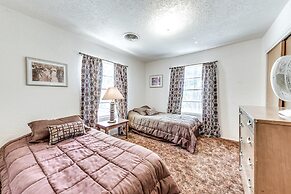 Cozy Cabin w/ Deck < 1 Mi to Midtown Ruidoso!