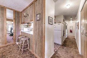 Cozy Cabin w/ Deck < 1 Mi to Midtown Ruidoso!