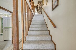 Ruidoso Home w/ Balcony ~ 16 Mi to Ski Apache!