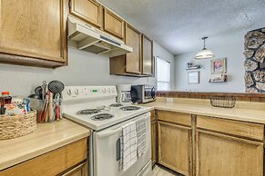 Ruidoso Home w/ Balcony ~ 16 Mi to Ski Apache!