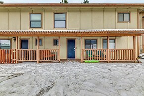 Ruidoso Home w/ Balcony ~ 16 Mi to Ski Apache!