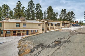 Ruidoso Home w/ Balcony ~ 16 Mi to Ski Apache!