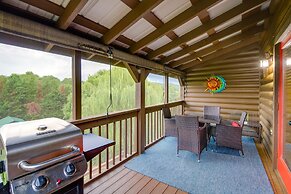 Pigeon Forge Vacation Rental w/ Hot Tub & Yard