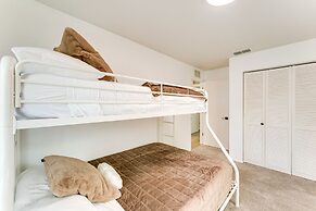 Nokomis Home w/ Screened Pool, 3 Mi to Beaches!