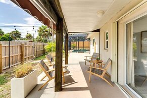 Nokomis Home w/ Screened Pool, 3 Mi to Beaches!