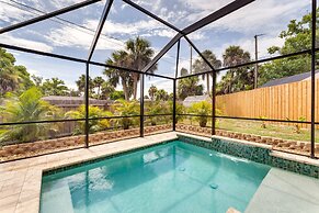 Nokomis Home w/ Screened Pool, 3 Mi to Beaches!