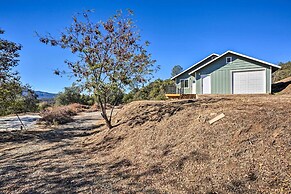 Oakhurst Duplex ~ 13 Mi to Yosemite National Park!