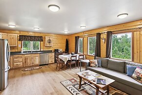 Welcoming Wasilla Cabin w/ Patio!