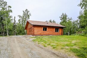 Welcoming Wasilla Cabin w/ Patio!