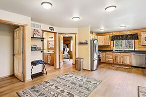 Welcoming Wasilla Cabin w/ Patio!