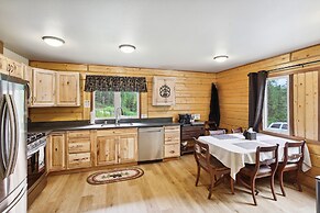 Welcoming Wasilla Cabin w/ Patio!