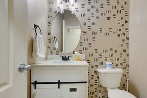 Pool, Fire Pit: Family Home in Goodyear!