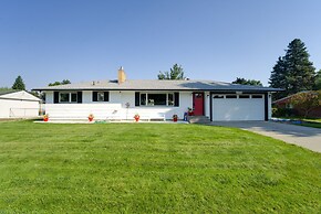 Rustic Retreat in Spokane Valley w/ Cozy Fireplace