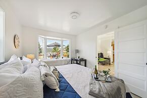 Pet-friendly Newman Lake Cottage w/ Beach Access!