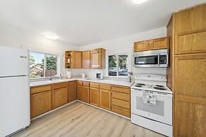 Pet-friendly Newman Lake Cottage w/ Beach Access!