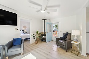 Pet-friendly Newman Lake Cottage w/ Beach Access!