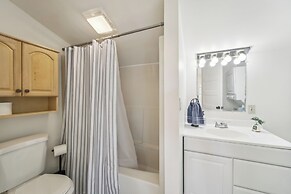 Pet-friendly Newman Lake Cottage w/ Beach Access!