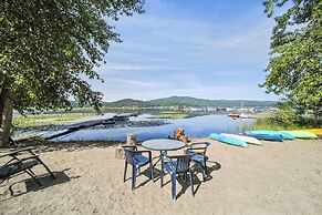 Pet-friendly Newman Lake Cottage w/ Beach Access!