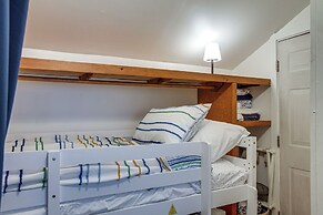 Pet-friendly Newman Lake Cottage w/ Beach Access!