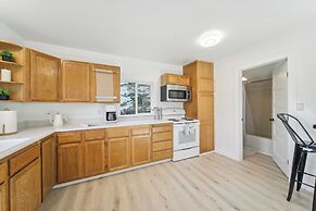 Pet-friendly Newman Lake Cottage w/ Beach Access!