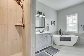 Luxe Midway Condo w/ Golf Course & Mountain Views!