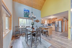 Soldotna Home w/ 2 Living Areas & Spacious Porch