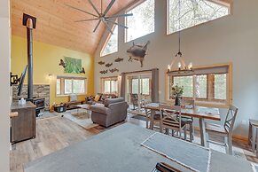 Soldotna Home w/ 2 Living Areas & Spacious Porch