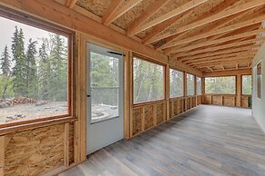 Soldotna Home w/ 2 Living Areas & Spacious Porch