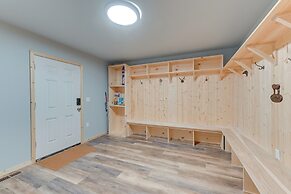 Soldotna Home w/ 2 Living Areas & Spacious Porch