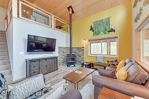 Soldotna Home w/ 2 Living Areas & Spacious Porch