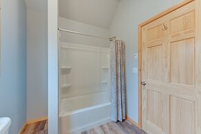 Soldotna Home w/ 2 Living Areas & Spacious Porch