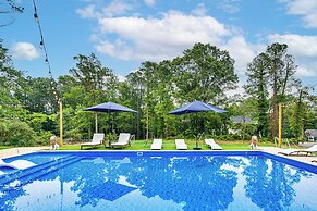 Spacious Durham Home w/ Fire Pit & Hot Tub!