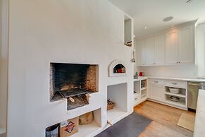 Gorgeous Carpinteria Home: Pool, Spa, Fireplaces!