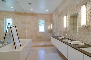 Gorgeous Carpinteria Home: Pool, Spa, Fireplaces!