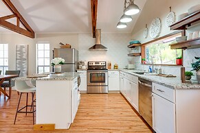 Canyon Lake Rental w/ Balcony & Lake Views