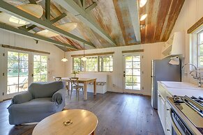 Farmhouse-chic Carpinteria Cottage w/ Pool Access