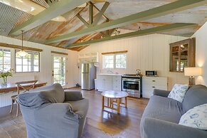 Farmhouse-chic Carpinteria Cottage w/ Pool Access
