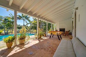 Farmhouse-chic Carpinteria Cottage w/ Pool Access