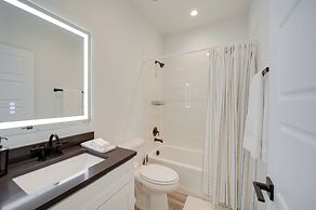 Canyon Lake Oasis: Backyard & Wraparound Deck!