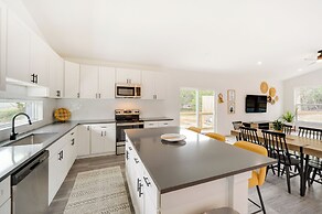 Canyon Lake Oasis: Backyard & Wraparound Deck!