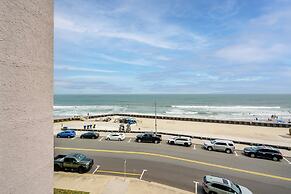 Beachfront Fourth-floor Condo w/ Community Pool!