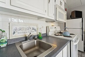 Beachfront Fourth-floor Condo w/ Community Pool!