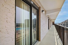 Beachfront Fourth-floor Condo w/ Community Pool!