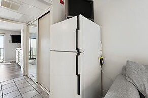 Beachfront Fourth-floor Condo w/ Community Pool!