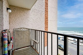 Beachfront Fourth-floor Condo w/ Community Pool!