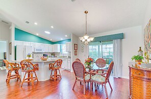 Charming Villages Home w/ Lanai & Golf Cart!